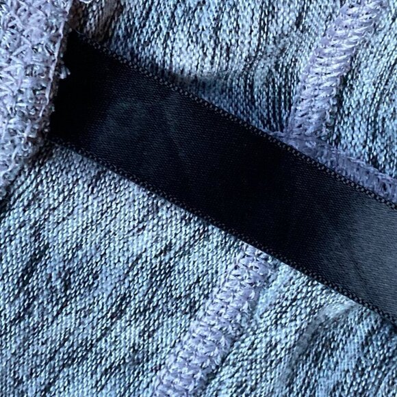 SOLD- LOT OF MIXXED CROP TOPS WITH 2 SHORTS SIZE SMALL XS - Picture 14 of 15